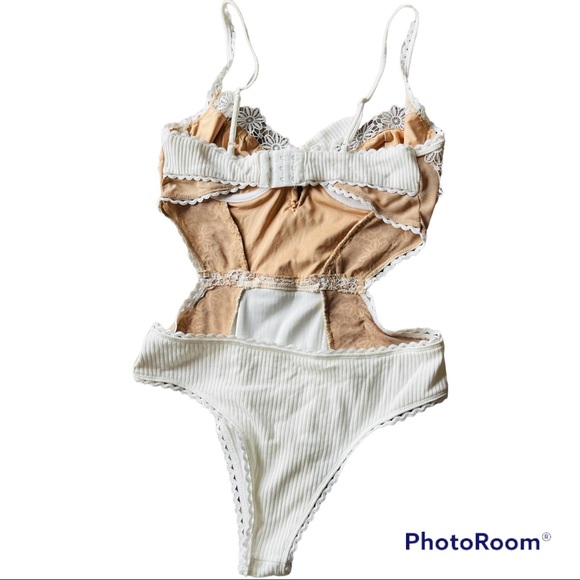 Lace Bodysuit - Picture 3 of 5